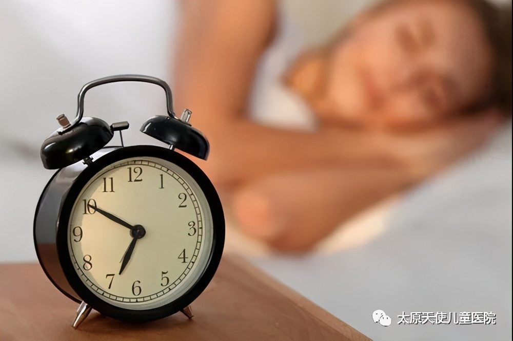 四岁多动的小孩家长应该怎么做,家长怎样纠正孩子注意力不集中