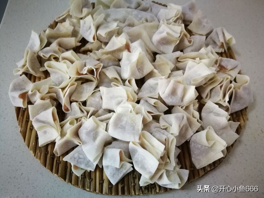 馄饨这样包大人孩子都喜欢吃,馄饨怎么包又好又快