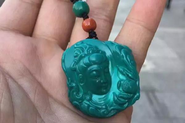 绿松石变色的原理是什么,影响绿松石价格的因素
