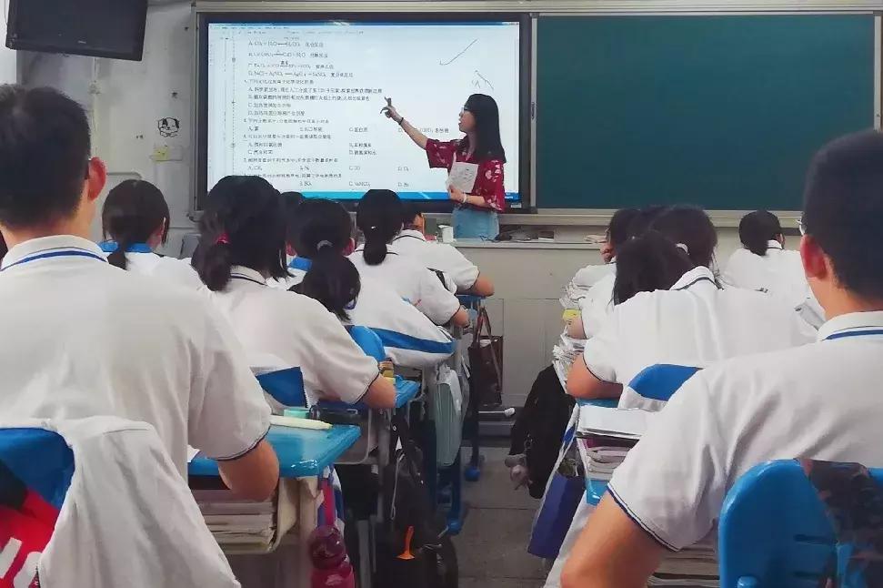 “东芝杯”最大赢家！站上讲台，这个才貌双全的女孩会发光！