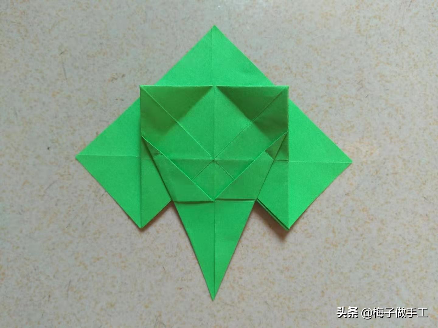 折纸玫瑰怎么折又简单又漂亮,海绵纸折玫瑰花的步骤图解