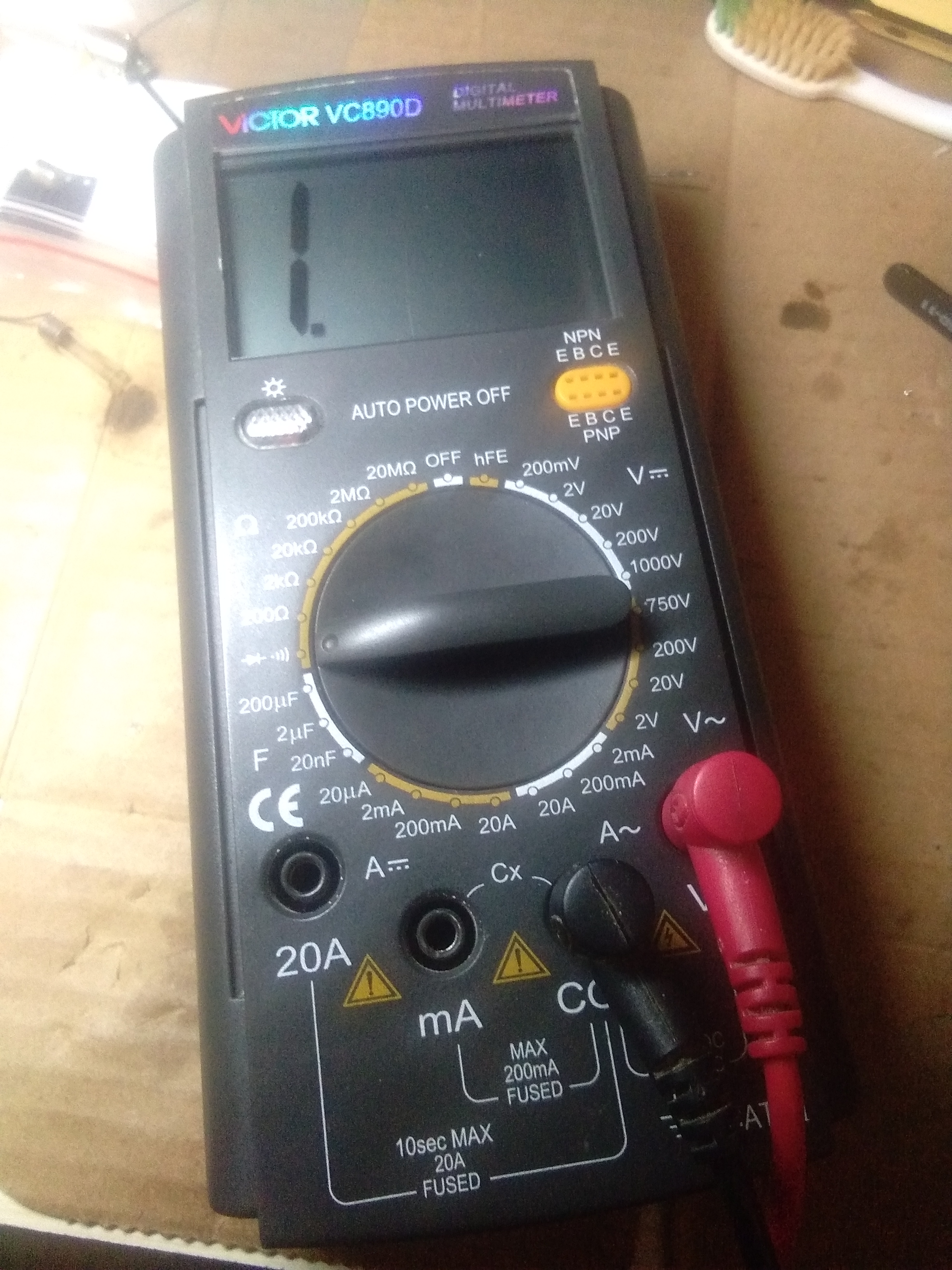 用万用表蜂鸣档测电容一直响,万用表蜂鸣器常响指示灯常亮