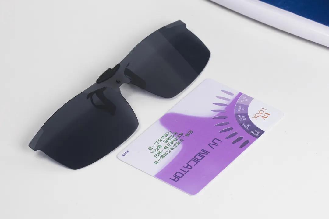 眼镜变墨镜好用吗,眼镜遇光变墨镜无框