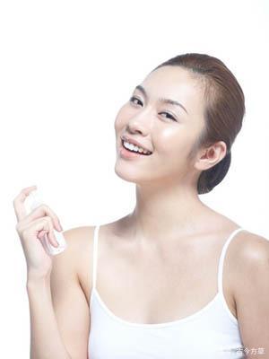 化完妆斑驳起皮补救的办法,化完妆后局部起皮补救技巧