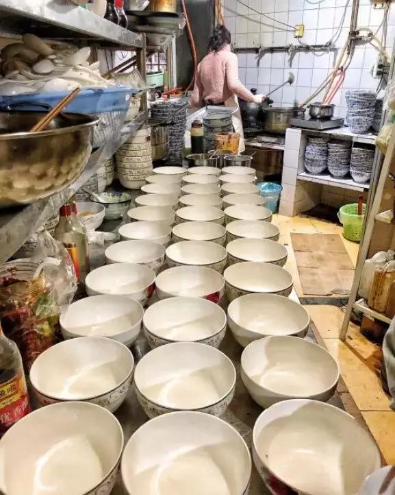 我在2018年的网红美食堆里，精挑出了这23家火爆的店给你！