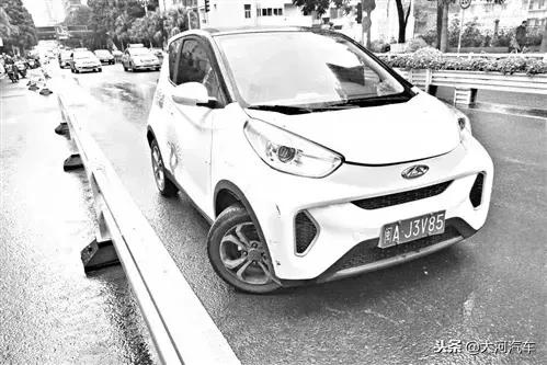 女子驾驶首汽共享汽车，行驶中突断轴，损失由租车者承担