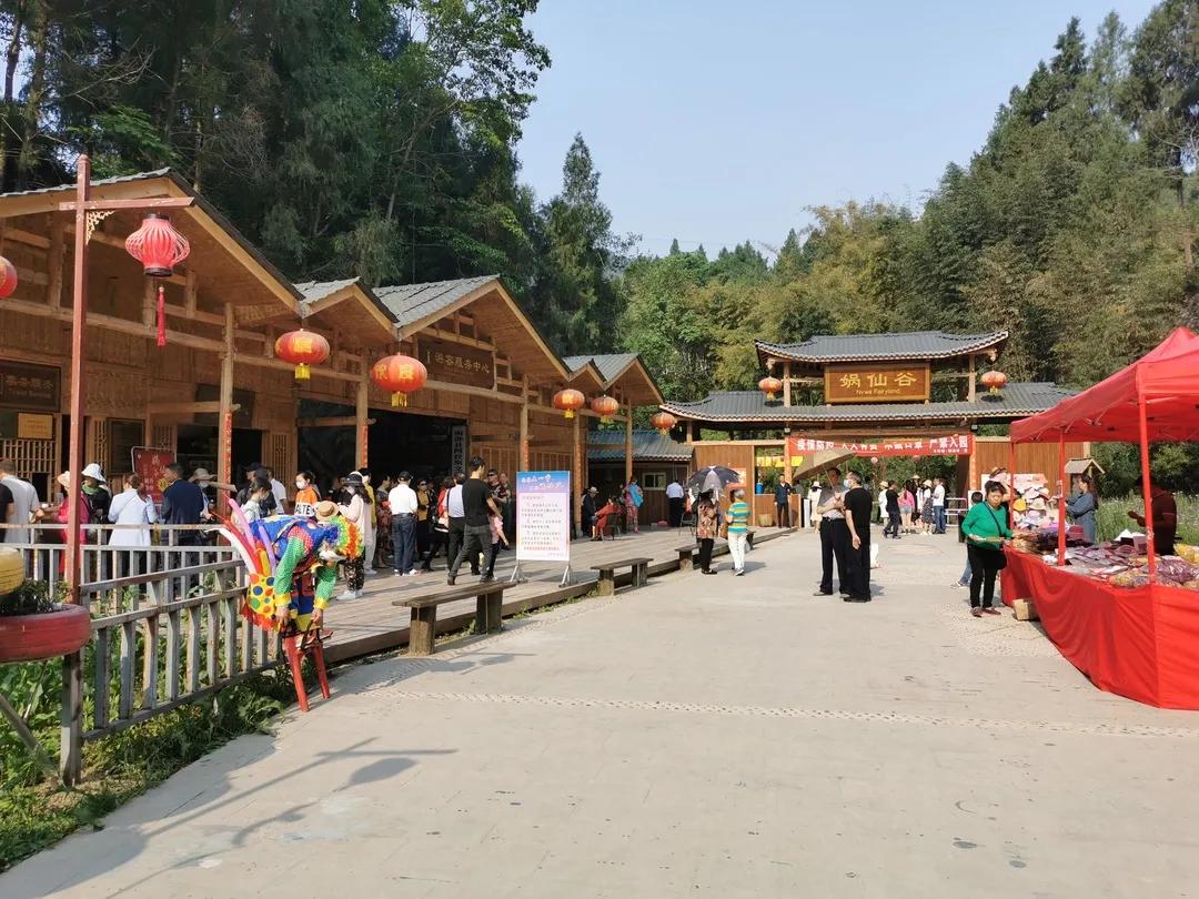 南充哪里有玻璃栈道和玻璃滑道,南充摇摆桥