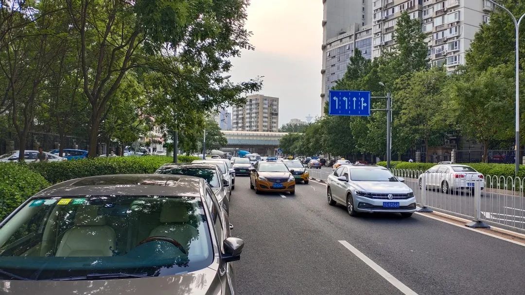 什么地方能停什么地方不能停,该停的地方就停不该停的地方