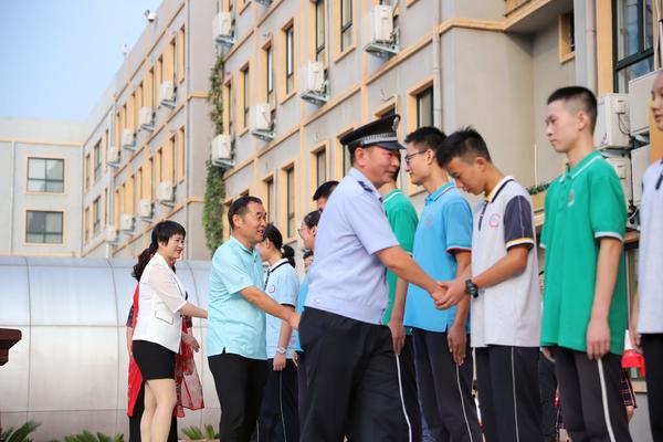 28年坚守初心用爱谱写教育梦想,坚持新时代爱国主义教育