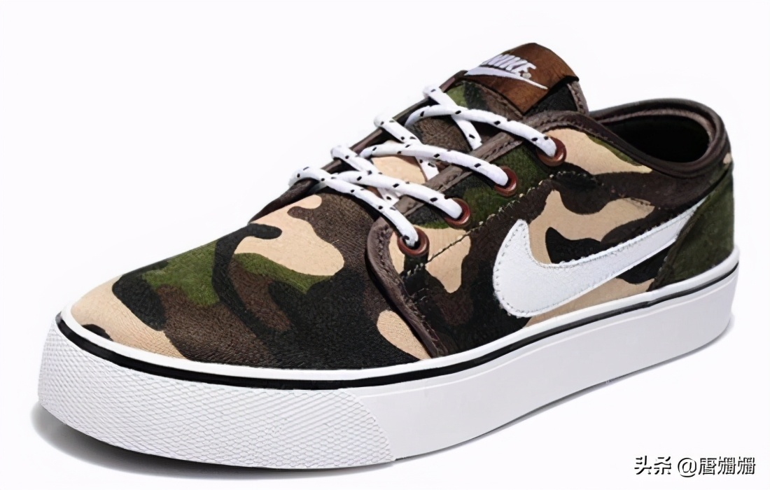 年轻人都喜欢的板鞋会越穿越大吗？鞋子该选大还是选小？