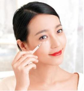 出油卡粉脱妆怎么化妆,妆面浮粉如何补妆