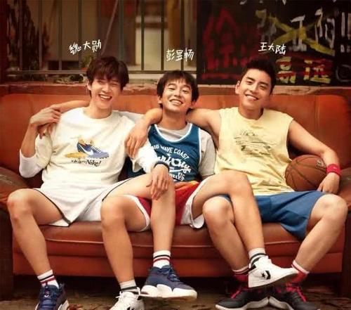 小小的愿望球鞋片段,说说你在学校最喜欢穿的球鞋