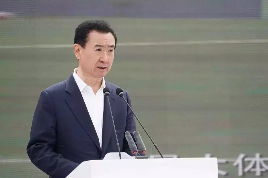 王健林退出万达足球俱乐部了吗,王健林万达红旗合作