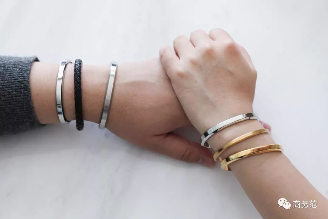瑞典皇家配饰品牌，几百块戴出万元质感，金色手镯男女戴都好看