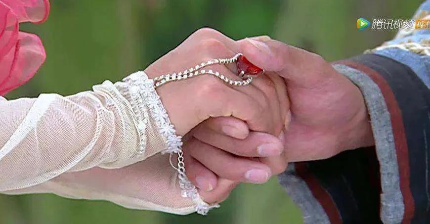 童年被冤枉偷钱,小时候赚的钱其实被妈妈全花光了