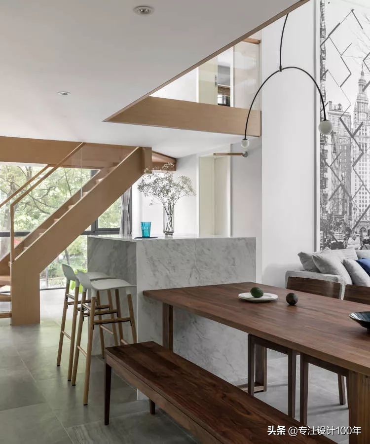 大面积落地窗，绿色肆意增长的家