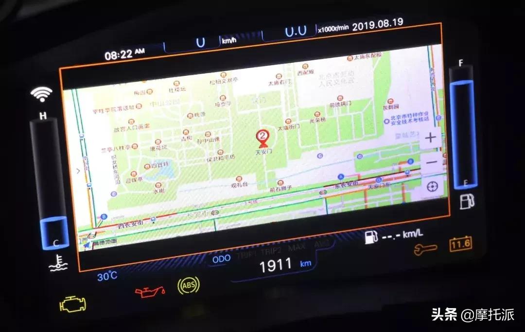 这是一辆让人爱恨交加的大踏板,阿普利亚SRMAX300综合测评-上