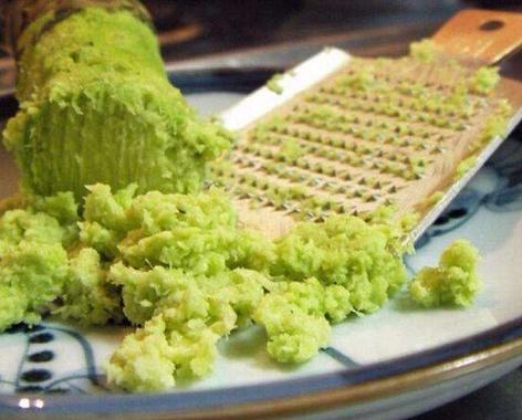 芥末是绿色的吗,真正的芥末是什么做的