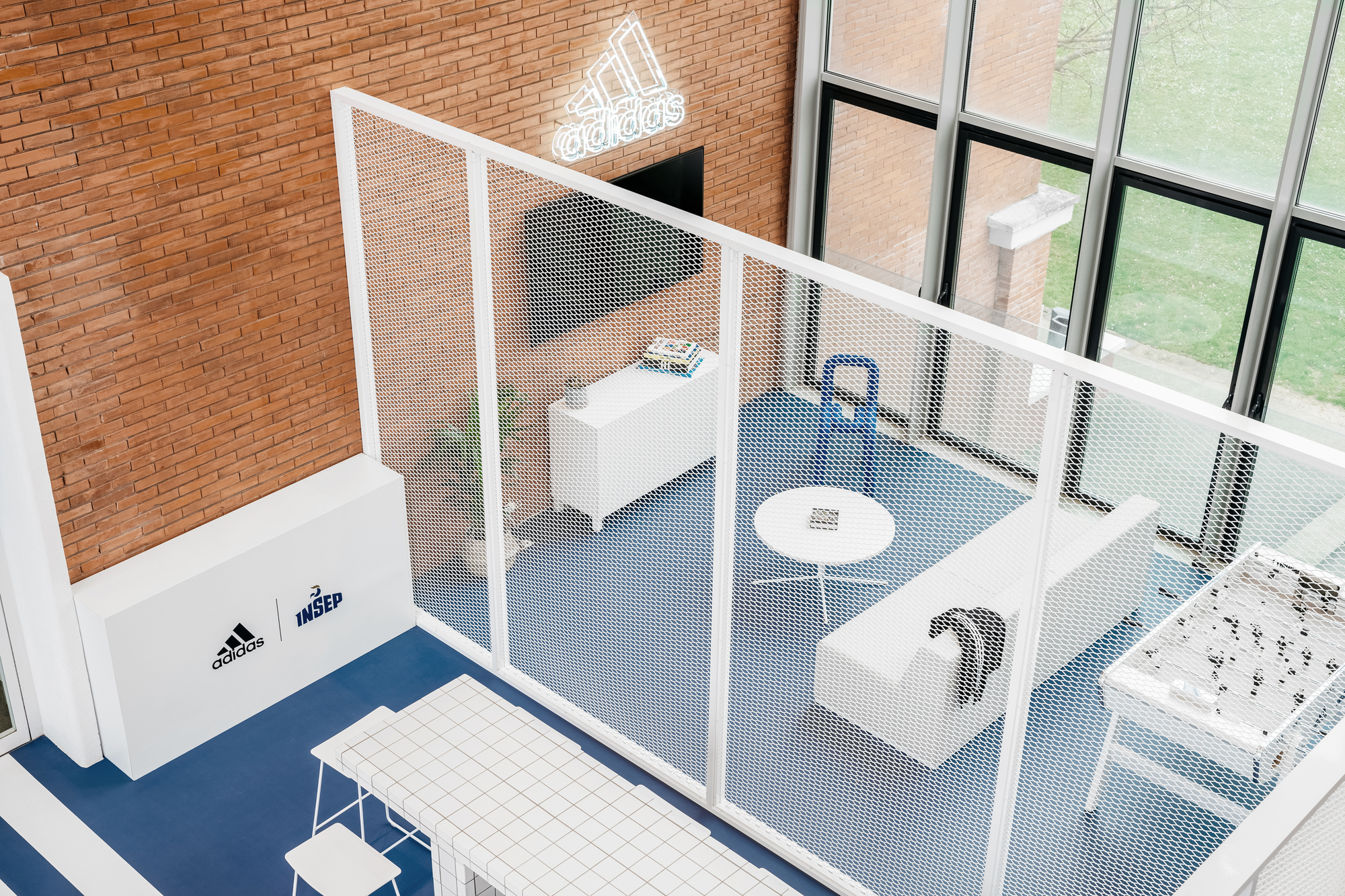 阿迪达斯球员版赞助,阿迪达斯赞助精英球队足球