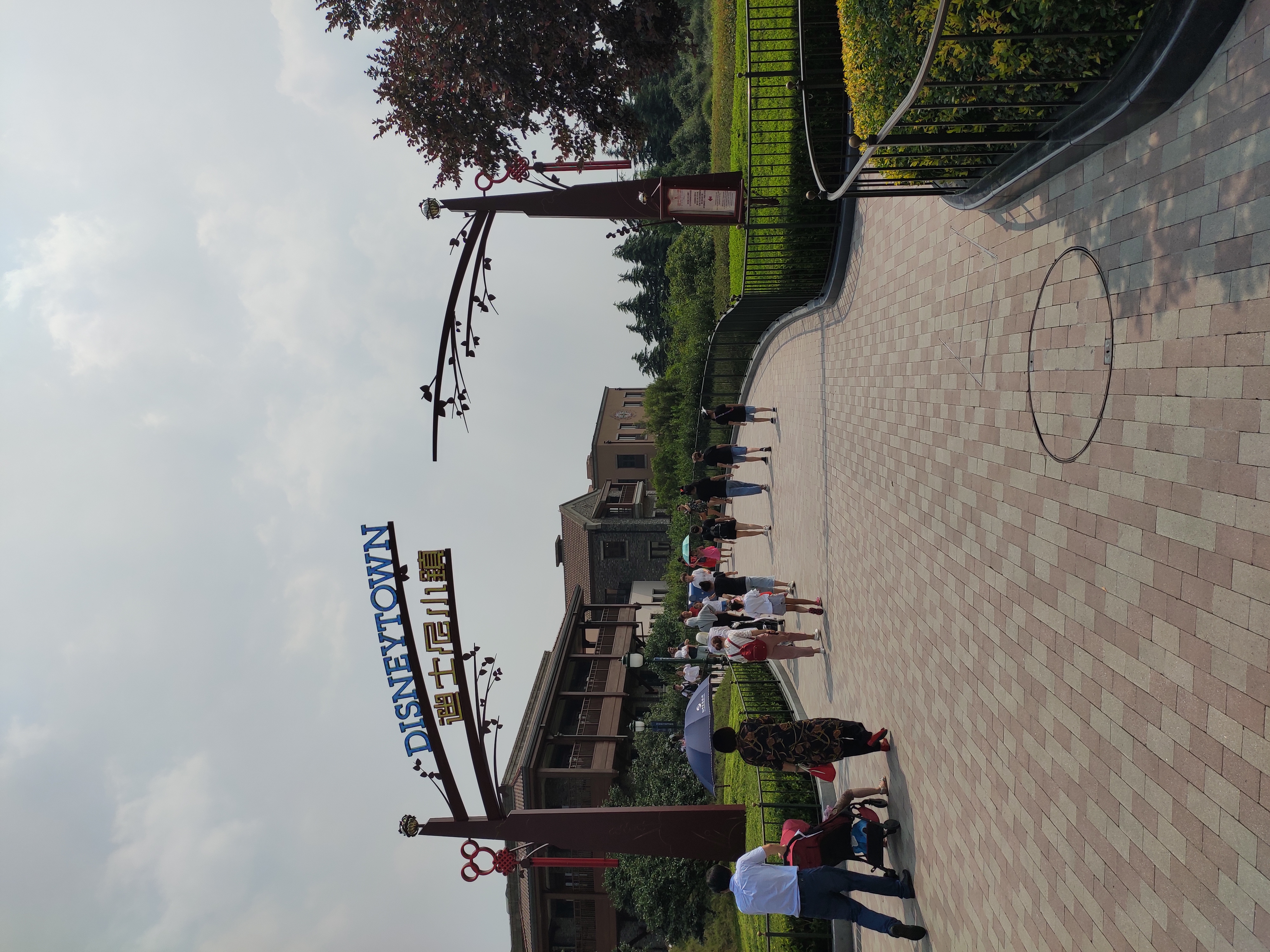 上海迪士尼一大一小旅游攻略,上海迪士尼吃住攻略讲解