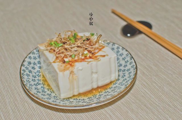 网购28款网红零食，究竟谁是最值得囤的年货？