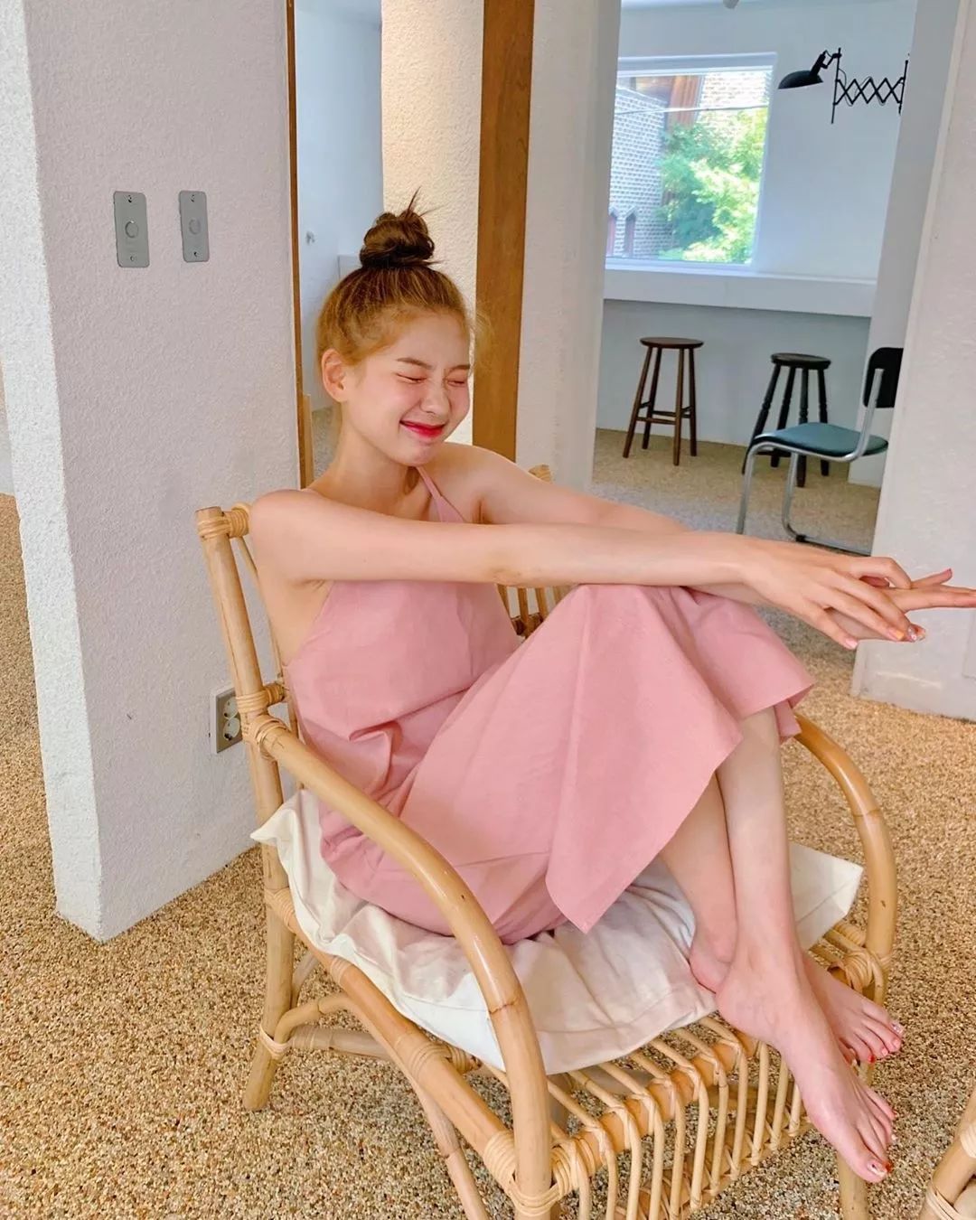 夏季穿亚麻的衣服好还是纯棉的好,亚麻面料夏天穿真的特别舒适透气