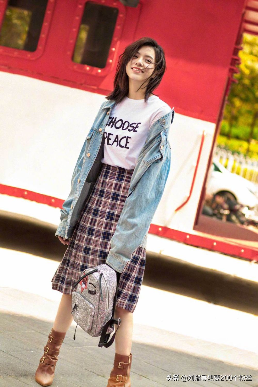 鐞冭壊鎬′汉闃垮鎷夊凹,鐞冭壊鎬′汉闈犺劯鍚冮キ