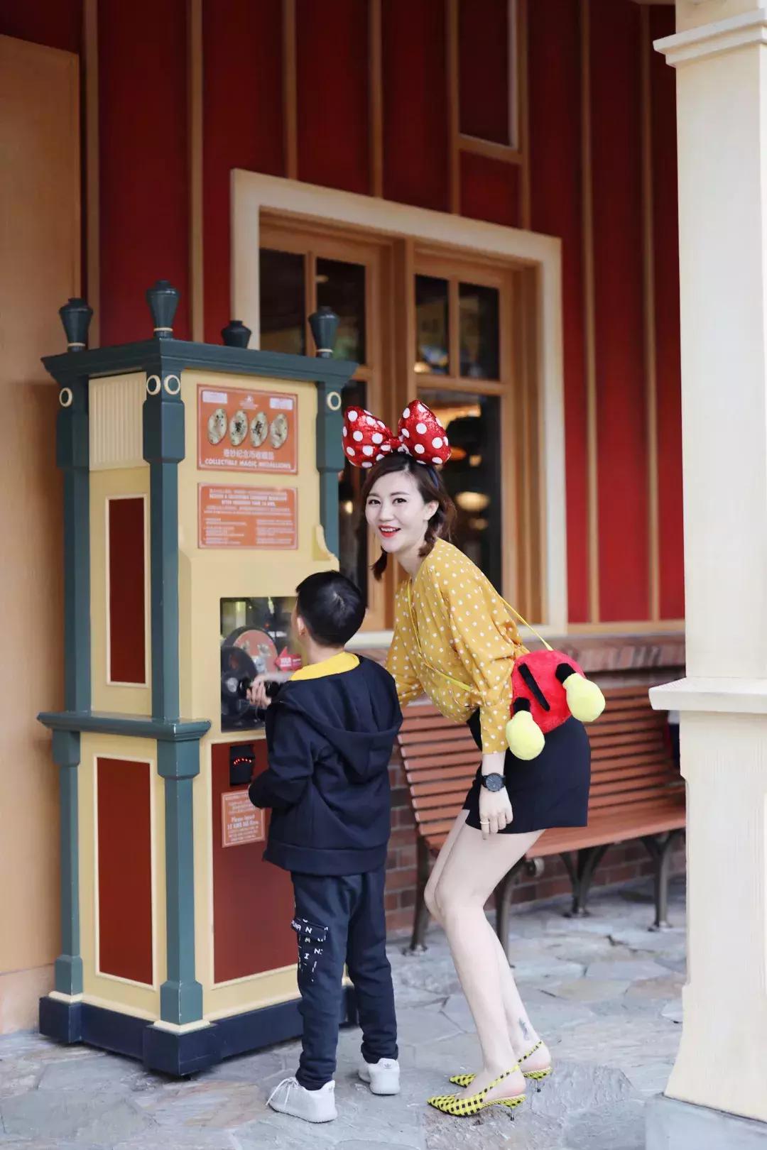 我们在上海迪士尼里玩耍了一天,发现穿的美才能玩的好!