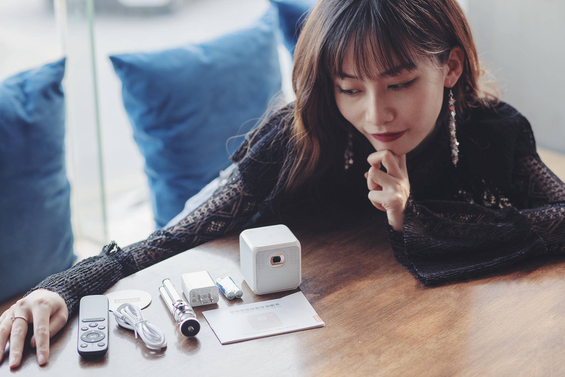 联想智能投影t3c,第一台可以投影的手机