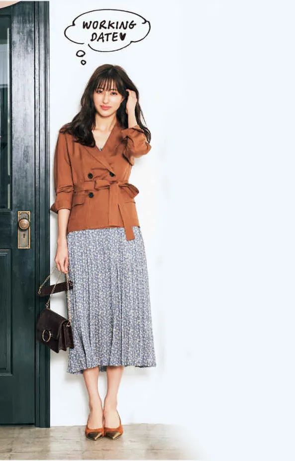 风衣搭碎花裙怎么搭配图,碎花裙搭配乐福鞋好看吗