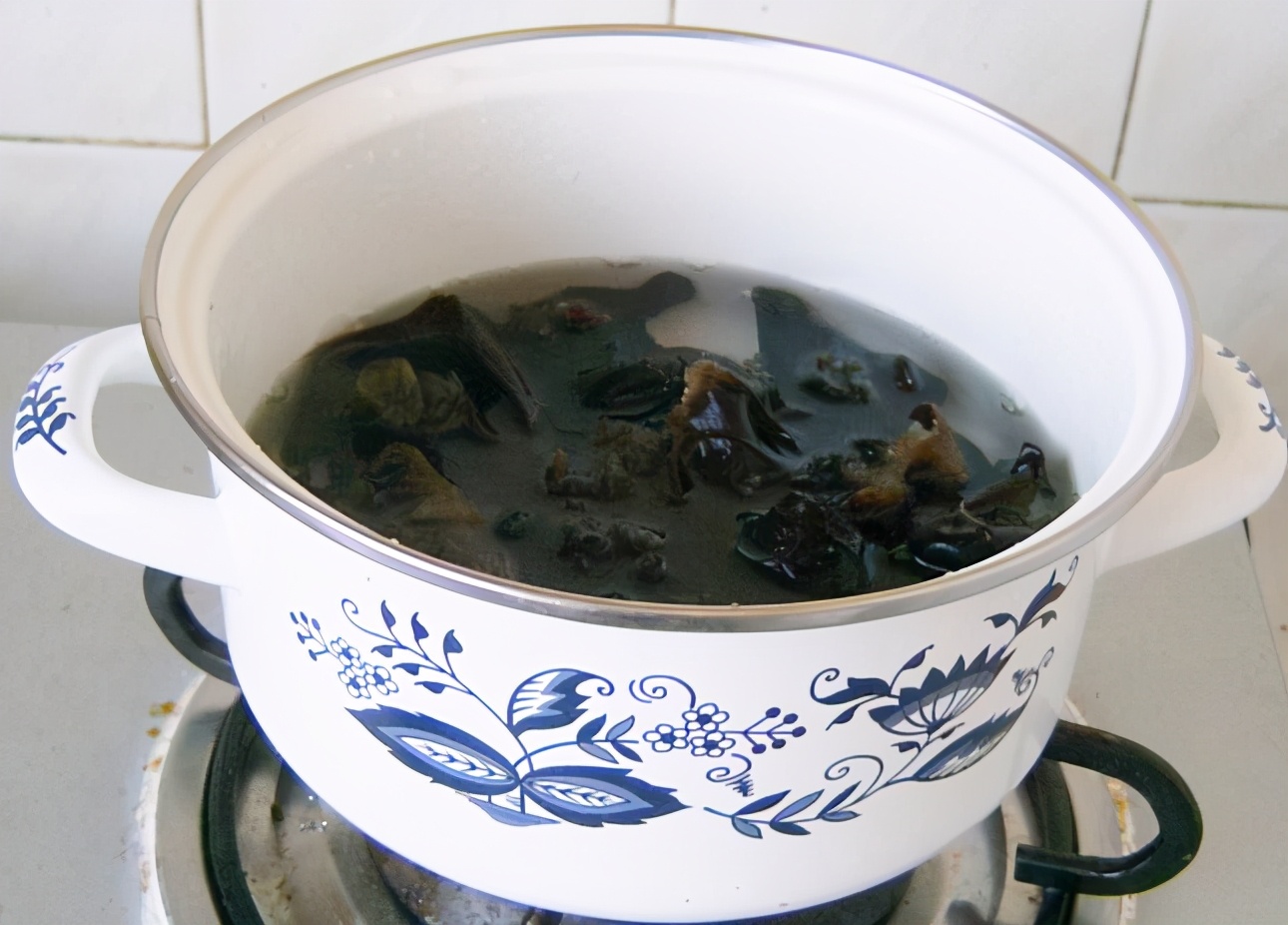 木耳要烧几分钟才会熟,木耳怎样才能煮得软烂