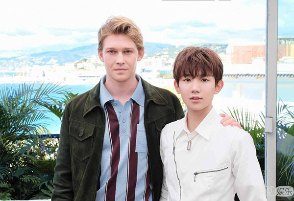 刘昊然和山崎贤人互动,刘昊然山崎贤人合照被赞破次元壁