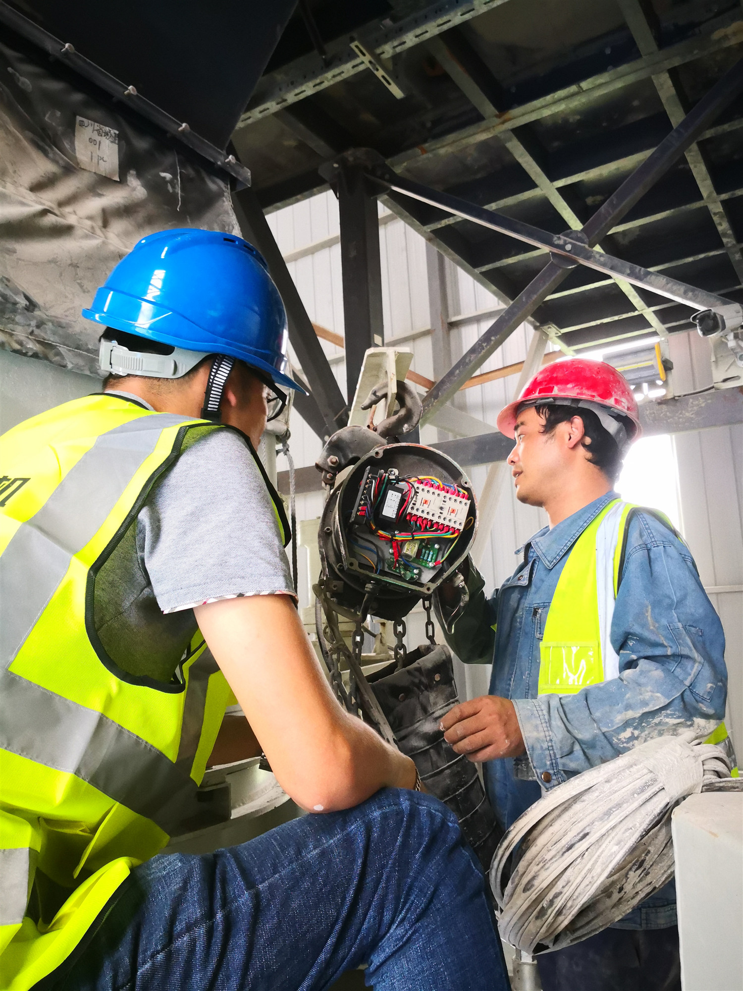 搅拌车里混凝土凝固了怎么处理,混凝土在搅拌车里凝固