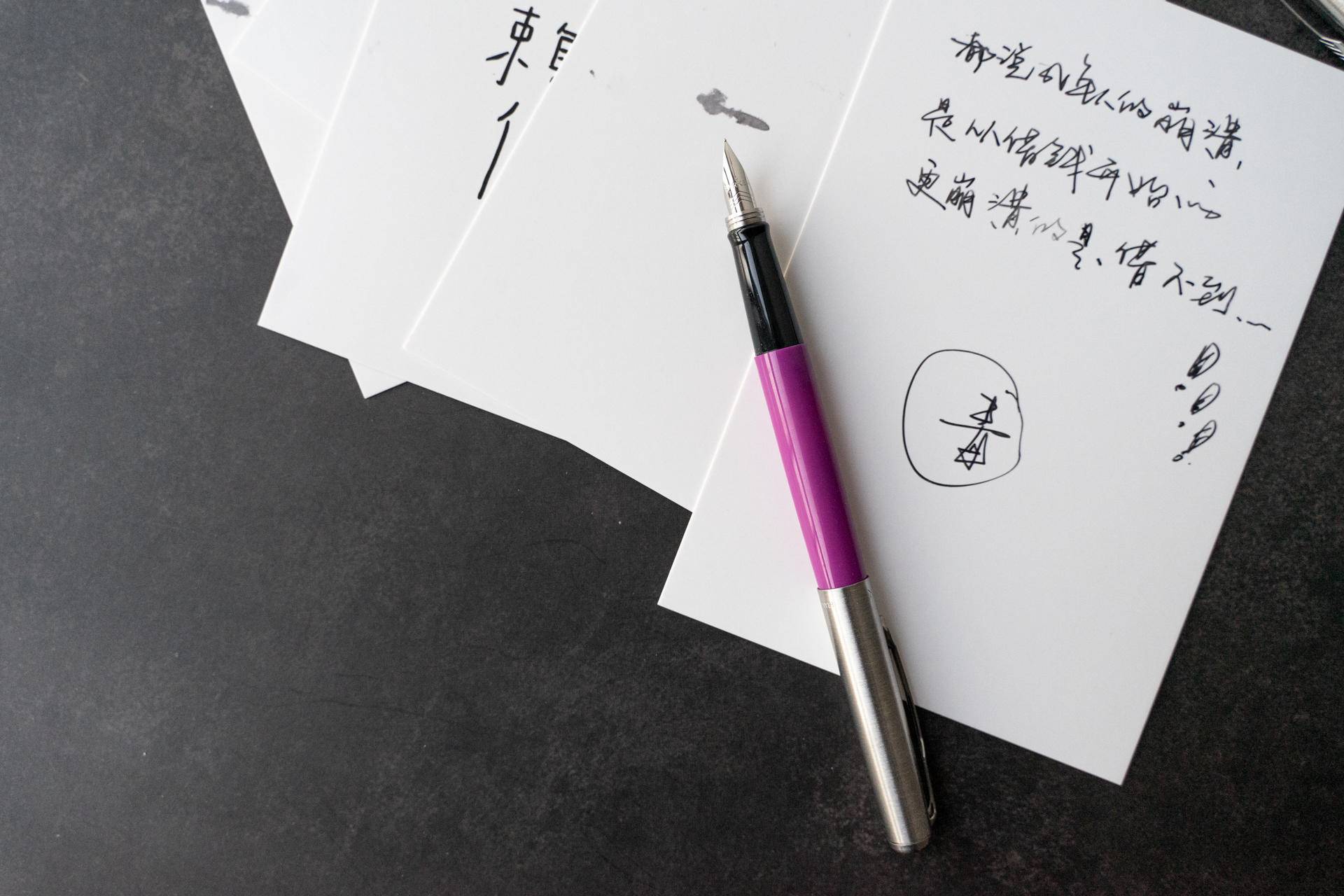 什么牌子的钢笔好价钱又适合学生,小学生都在用的一款高颜值的钢笔