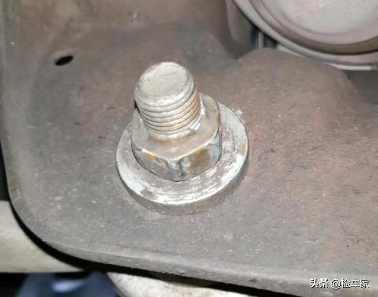 7万公里贬值26万，12万买奔驰C级值不值？网友：买车容易养车难