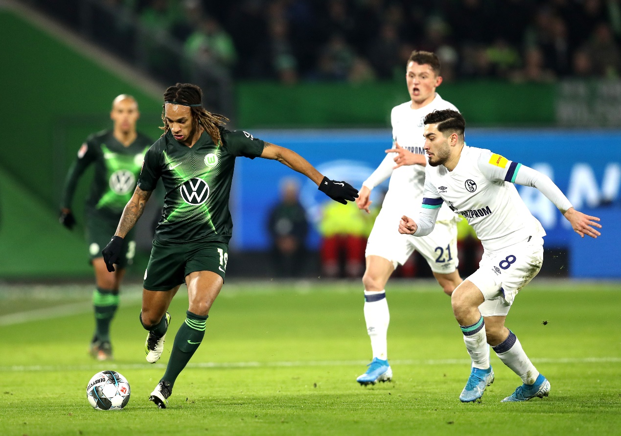 瑞士边路快马化身带刀侍卫，狼堡主场战平沙尔克