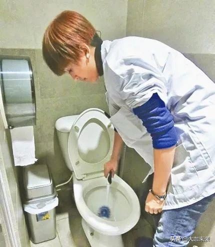 唐宁和张国荣合影,张国荣和周润发年纪