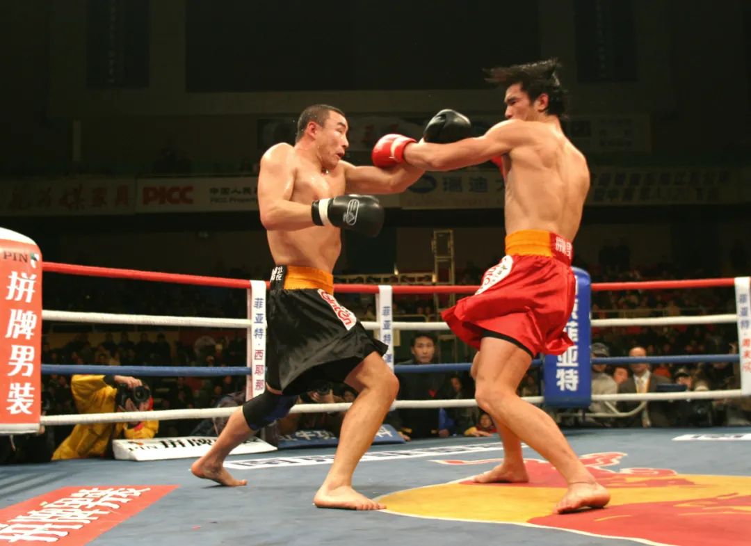 散打和中国功夫哪个厉害,散打拳击有什么不一样