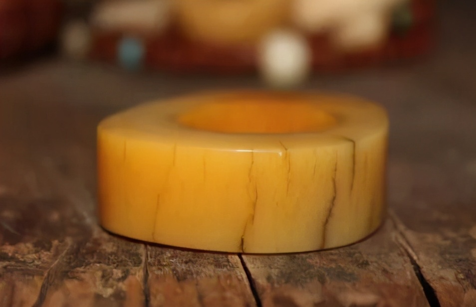 上油的文玩后期盘玩图片,文玩油颜色有黄有白