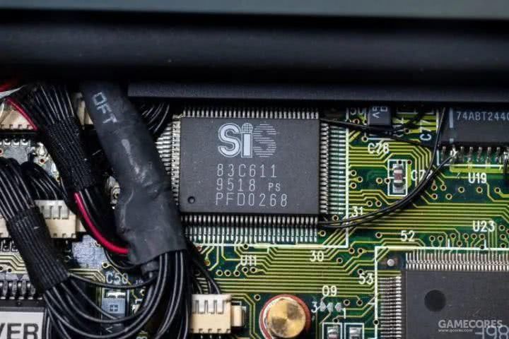 一百多块买个26年前的笔记本，我改了改，还能上网