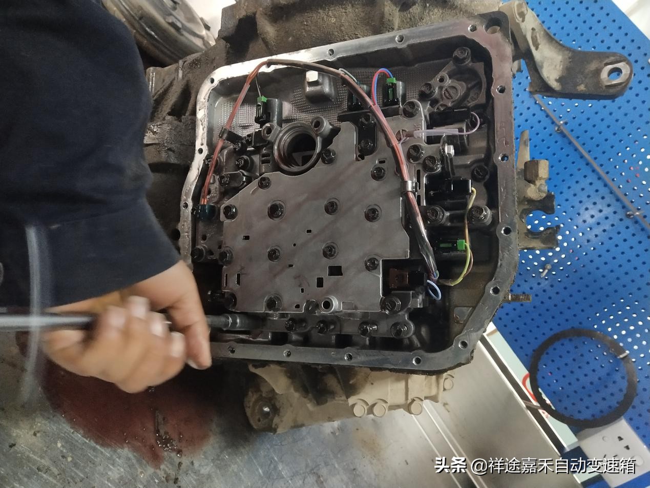 凯美瑞换挡打滑维修,丰田凯美瑞变速箱上挡偶尔打滑