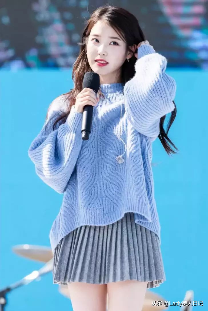 纯色毛衣看起来好甜啊！长裙+线衣实在是高级，美到骨子里去了