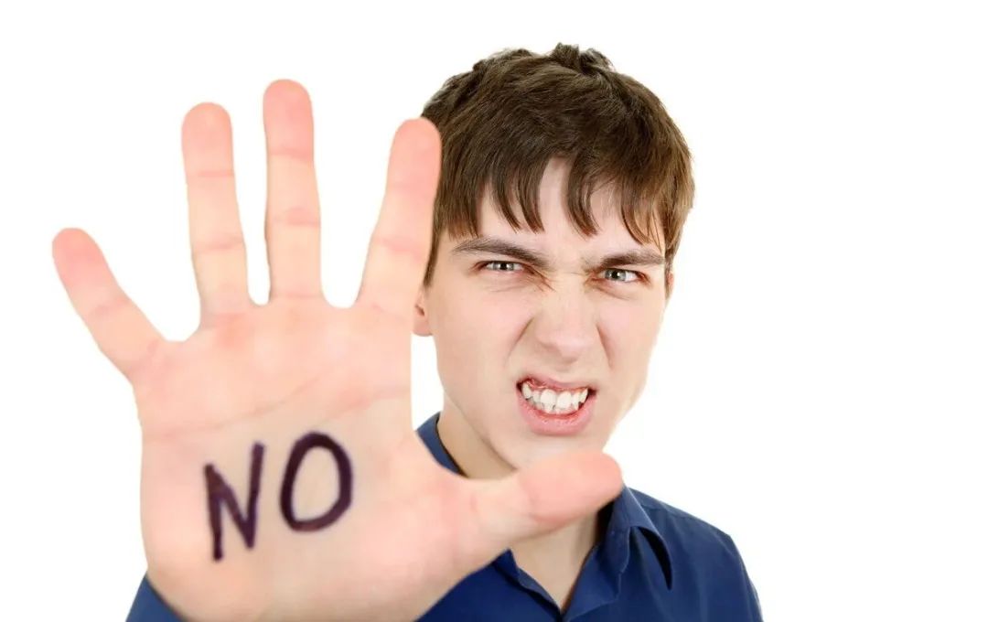 别人给你发烟自己不会抽怎么说,别人发烟不抽怎么拒绝高情商