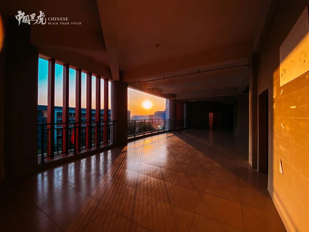 广东这所大学有广州、清远两校区。虽然是民办，但是环境超美