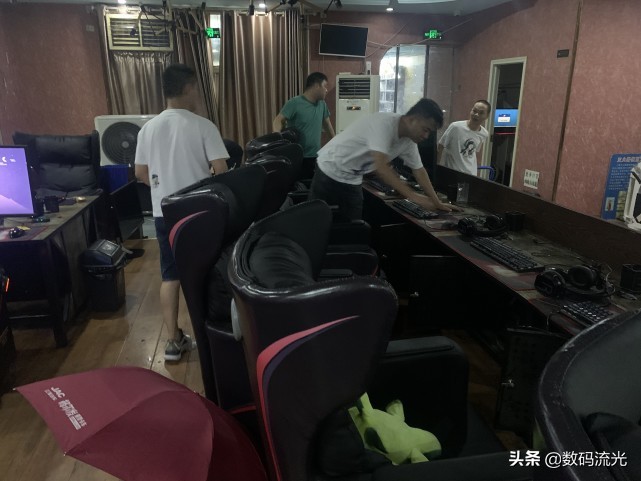 朋友网吧突然倒闭了，一些会员开始算计了，这种事我真做不出来