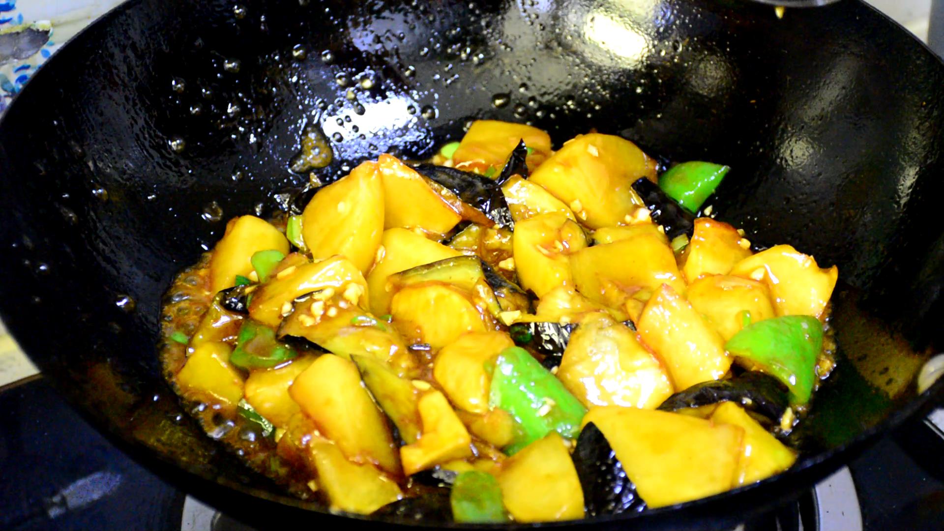 地三鲜做法调汁,传统东北地三鲜的原材料是哪三鲜