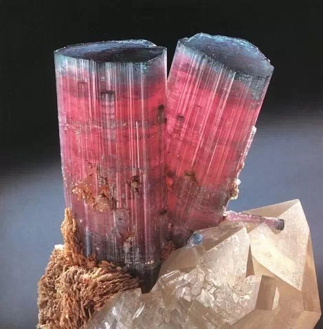 各种宝石原石的种类图片大全,高清彩色宝石原石图片大全