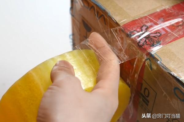 胶带上有小洞,胶带上有许多小洞