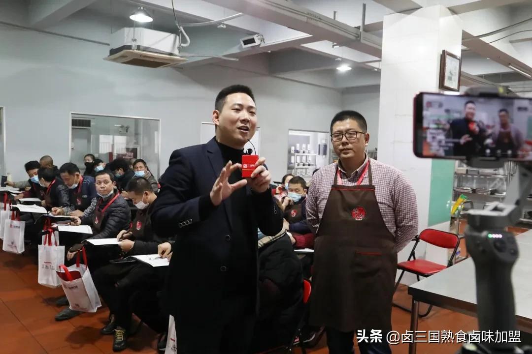 咖啡品牌加盟10大品牌有哪些,创业加盟什么品牌比较好