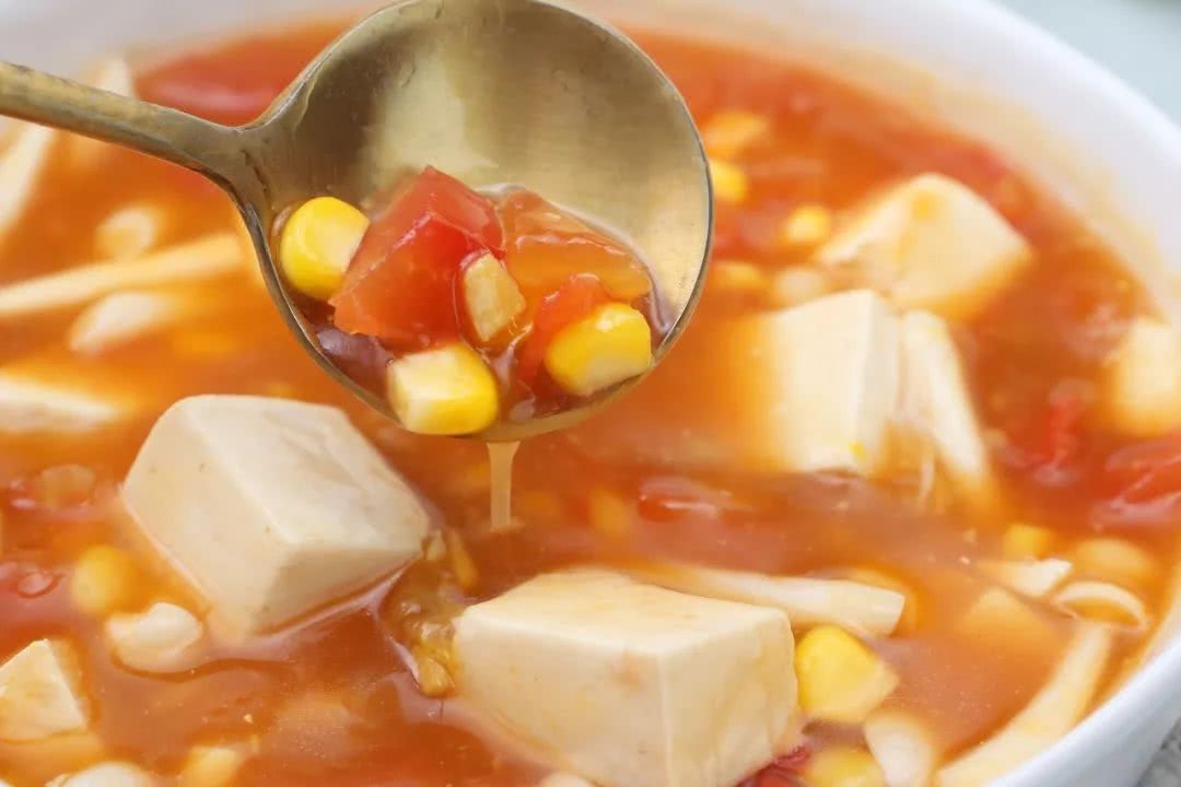 舌尖上云南酸汤米线,云南特色美食之野生菌汤米线